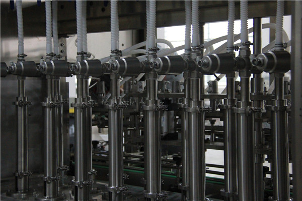 Kapazitate handiko capsicum saltsa likidoak betetzeko makina lineala