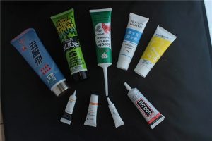 Ultrasoinu zigilatzeko hodi kosmetikoak betetzeko makina